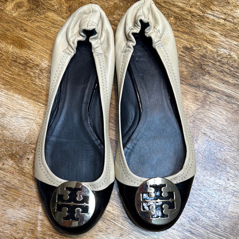 Tory Burch Women's Black and Cream Ballet Flats